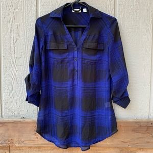 New York & Company button up long sleeve blouse